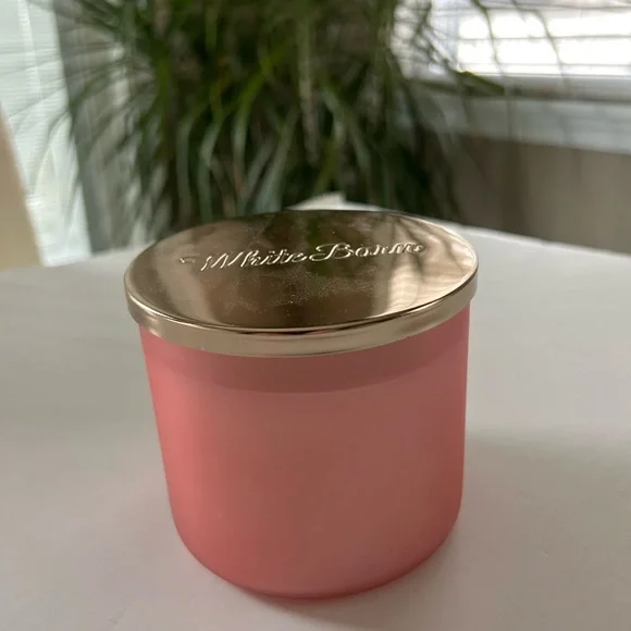 White Barn Crushed Candy Cane Pink Candle - Picture 4 of 6